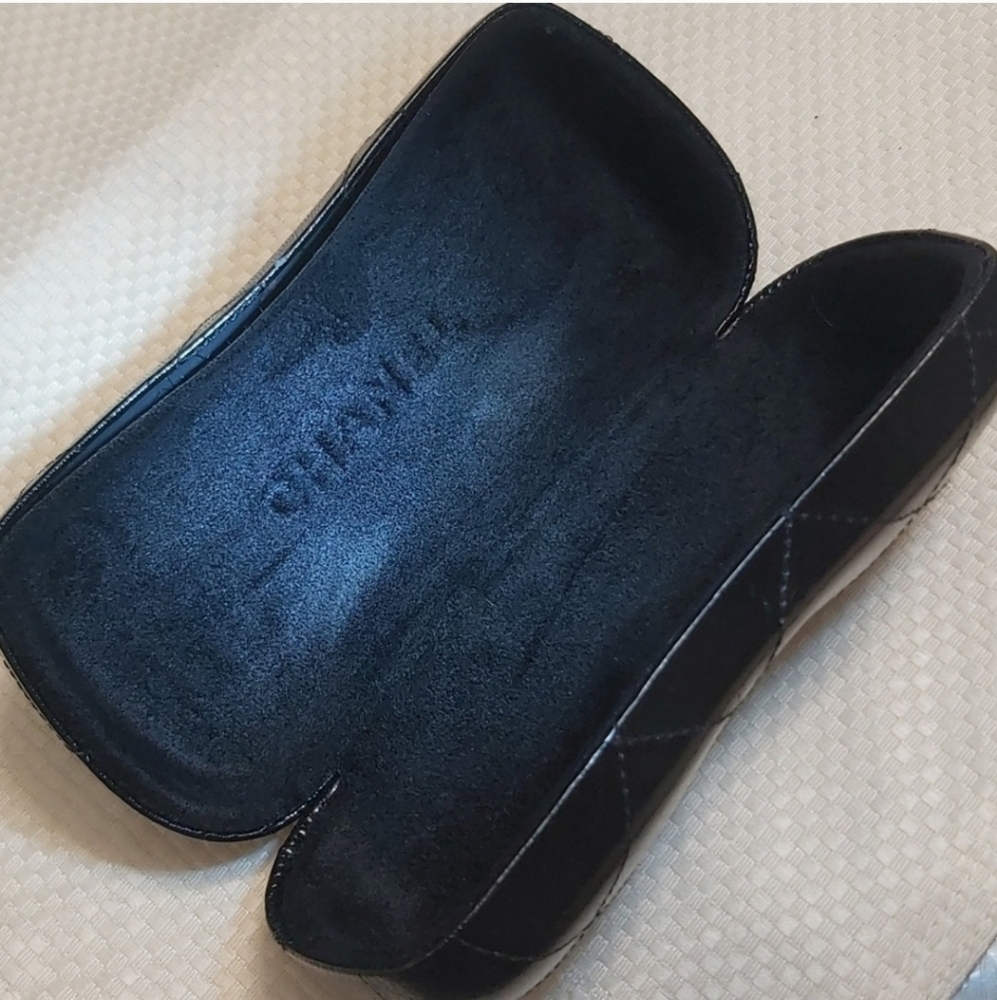 CHANEL Black Quilted Leather Eyewear Case - Picture 7 of 11